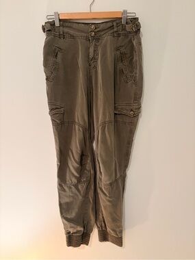Zara Women’s Khaki High Waisted Cargo Pants - Casual Utility Style